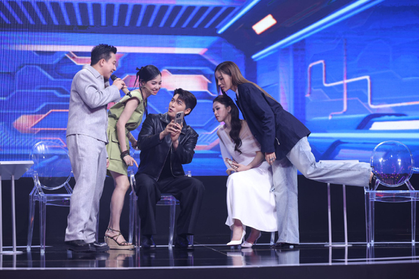 Hoa khôi Tây Đô sau 21 năm đăng quang viên mãn bên chồng đạo diễn- Ảnh 4. Hoa khôi Tây Đô sau 21 năm đăng quang viên mãn bên chồng đạo diễn- Ảnh 4.