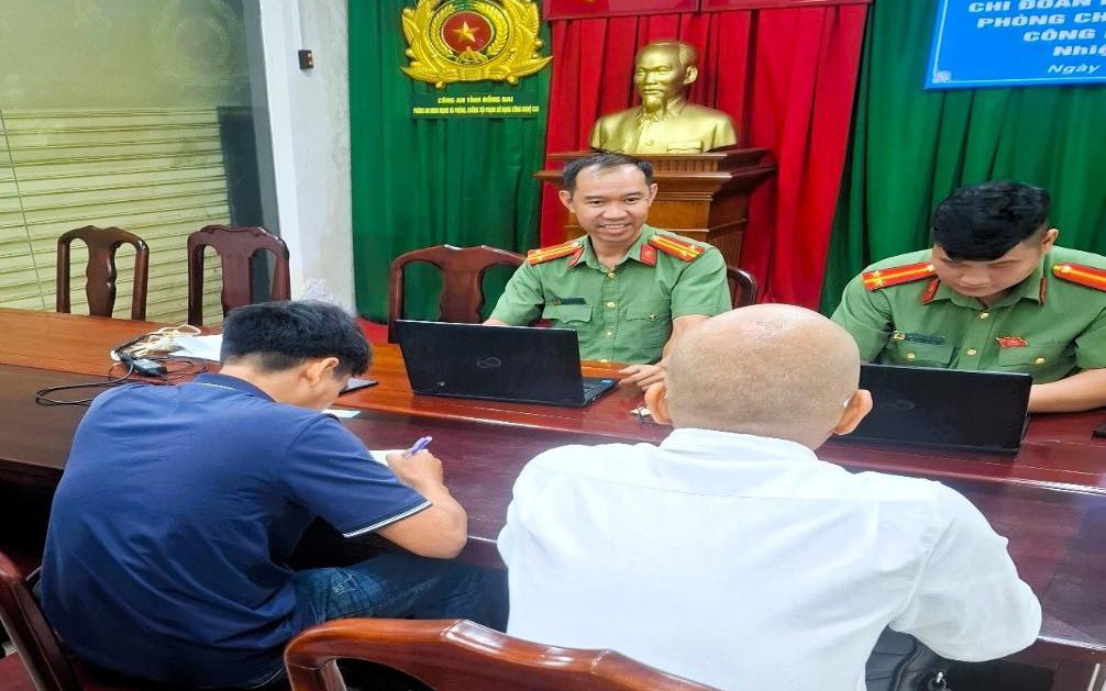 Dùng AI tạo tin giả 'MC Quyền Linh bị bắt tạm giam', 2 đối tượng bị xử phạt- Ảnh 5.