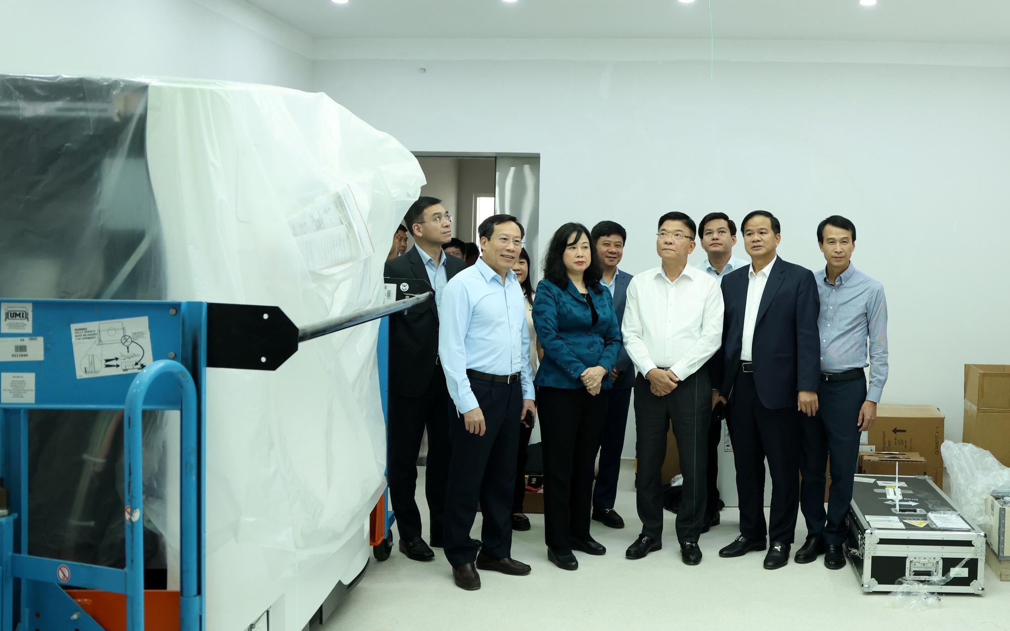 Ngày 9/12 lắp đặt hơn 300 giường tại cơ sở 2 Bệnh viện Bạch Mai, sẵn sàng phục vụ người bệnh- Ảnh 6. Cơ sở 2 Bệnh viện Bạch Mai và Bệnh viện Hữu nghị Việt Đức khánh thành ngày 19/12