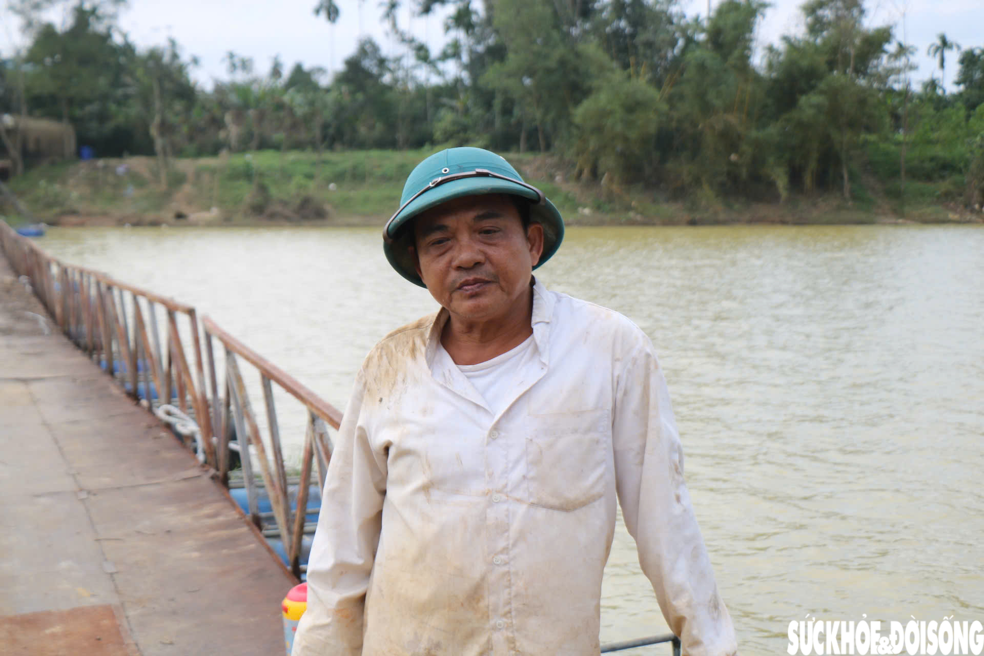 Nối nhịp cầu phao bị lũ cuốn trôi hàng cây số ở Huế- Ảnh 3. Nối nhịp cầu phao bị lũ cuốn trôi hàng cây số ở Huế- Ảnh 3.