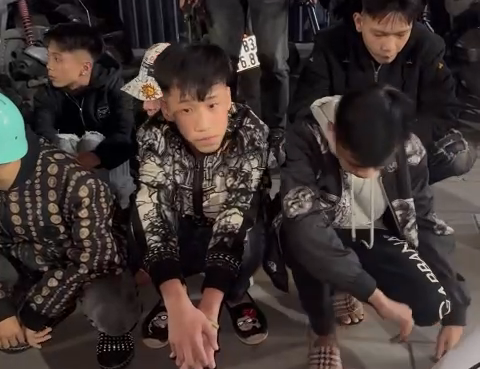 Bị kiểm tra nồng độ cồn, nam thanh niên tông xe máy vào CSGT- Ảnh 2.