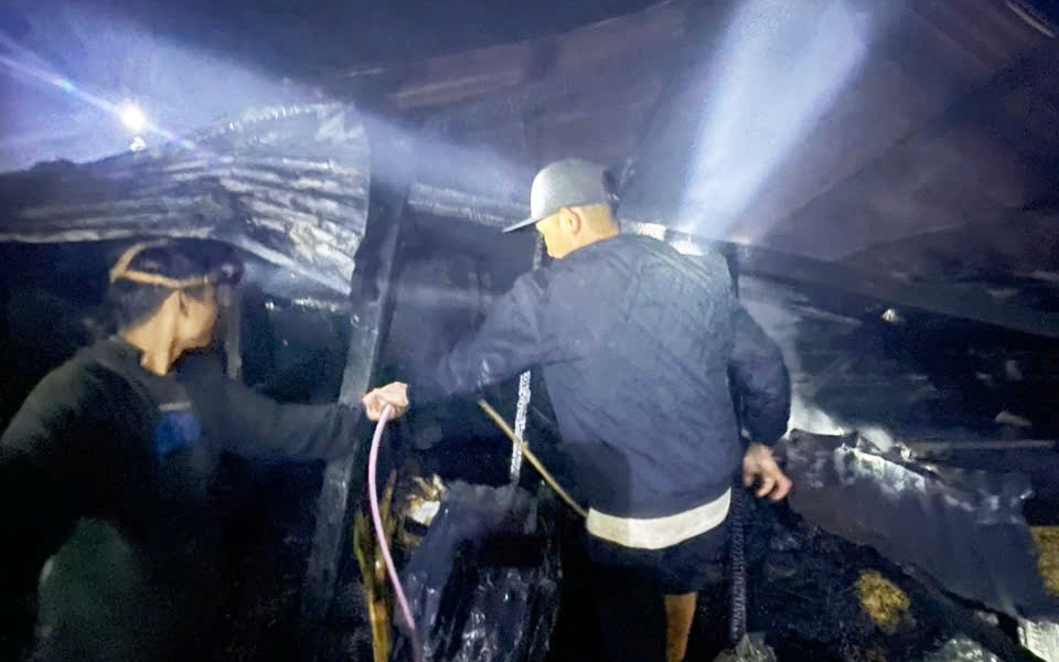 Nhóm lửa sưởi ấm gây cháy nhà, cụ ông tử vong thương tâm