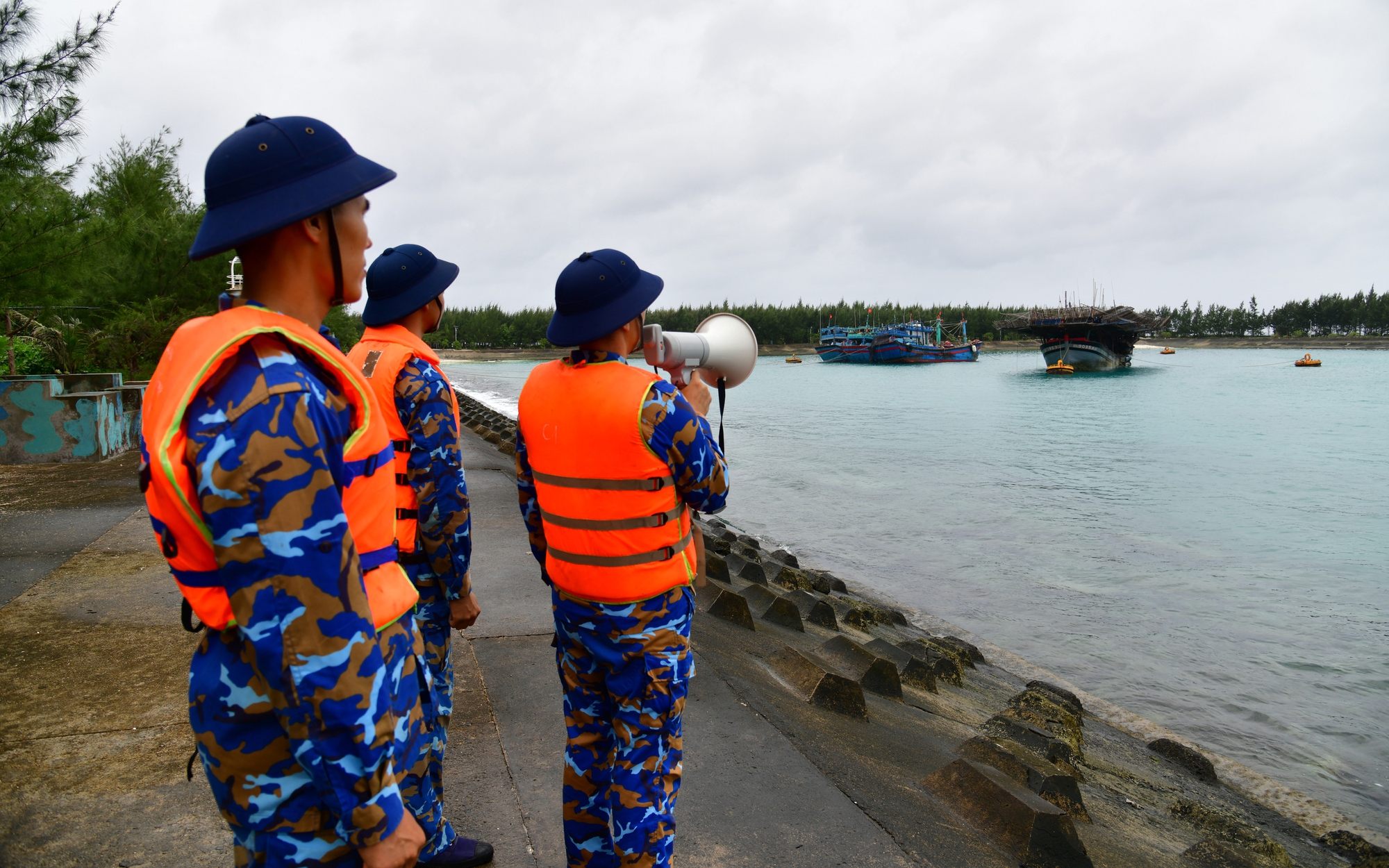 Biển Đông lại xuất hiện vùng áp thấp lạ thường- Ảnh 2.