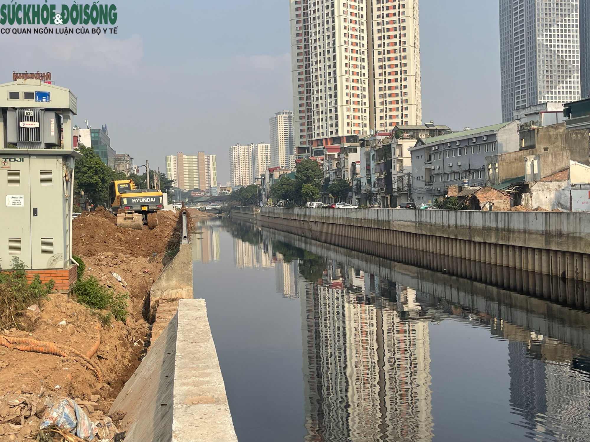 Dự án cứng hóa kênh La Khê, Hà Nội thi công không che chắn gây bụi và ô nhiễm- Ảnh 1. Dự án cứng hóa kênh La Khê, Hà Nội thi công không che chắn gây bụi và ô nhiễm- Ảnh 1.