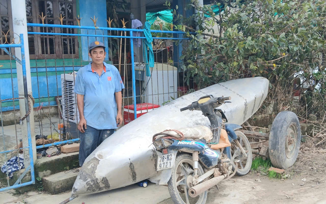 Rơi từ tầng cao chung cư xuống mái tôn, cháu bé thoát chết 'kỳ diệu' - Ảnh 2. Rơi từ tầng cao chung cư xuống mái tôn, cháu bé thoát chết 'kỳ diệu' - Ảnh 2.