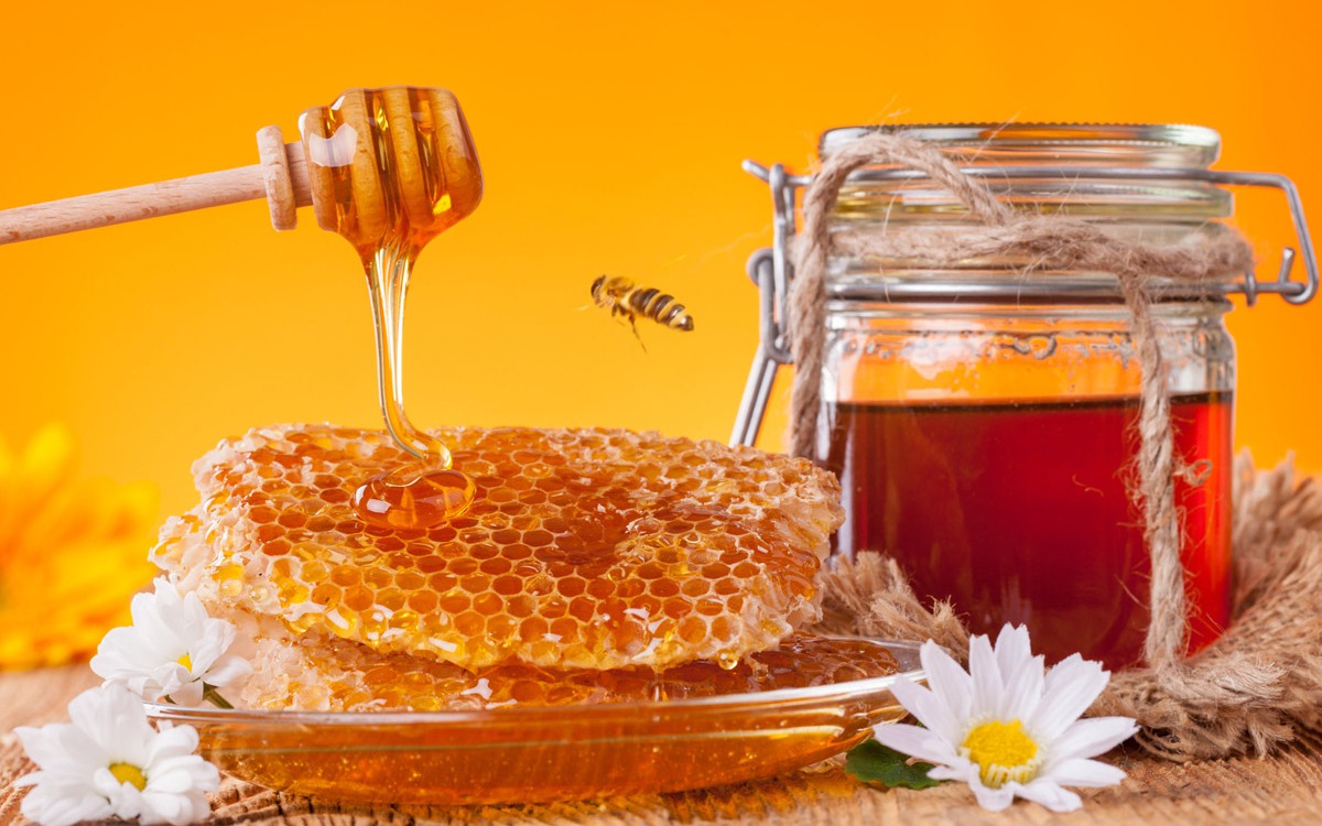 7 trường hợp nên tránh và thận trọng khi dùng mật ong