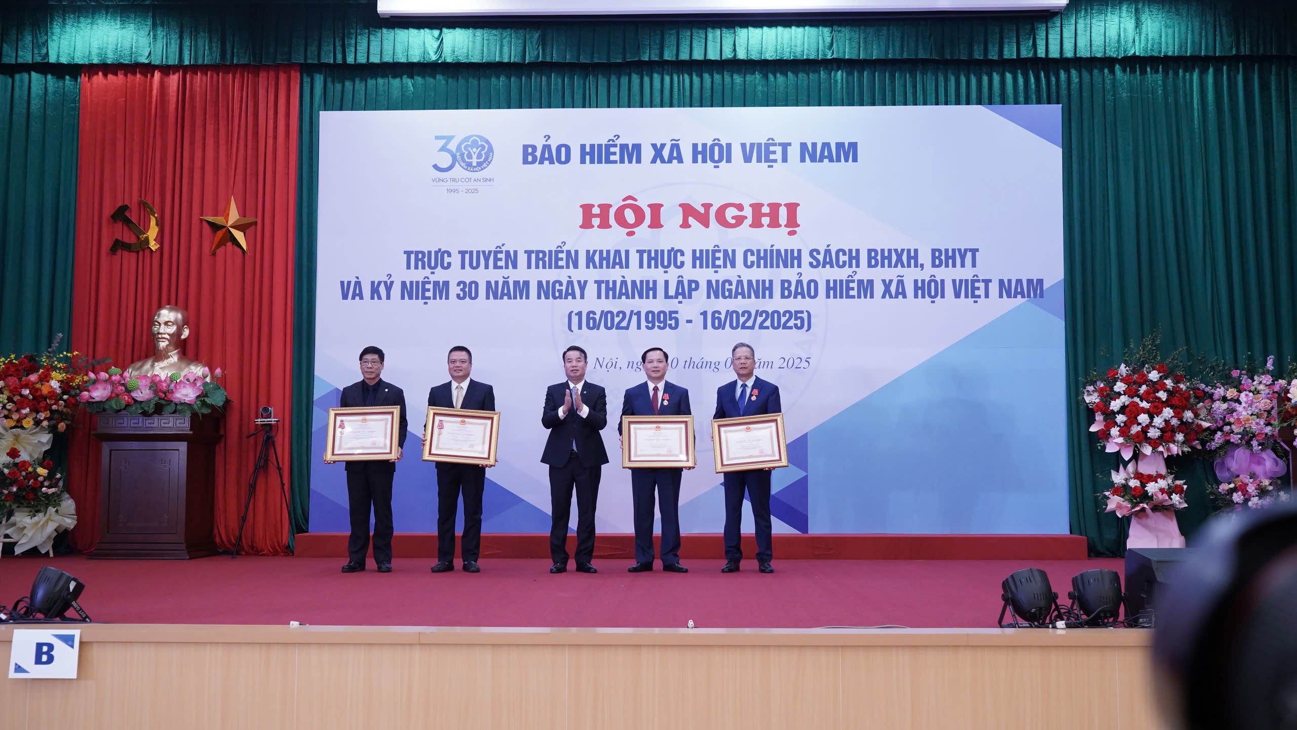 94,2% dân số tham gia BHYT, mỗi năm gần 200 triệu lượt khám chữa bệnh BHYT- Ảnh 5.