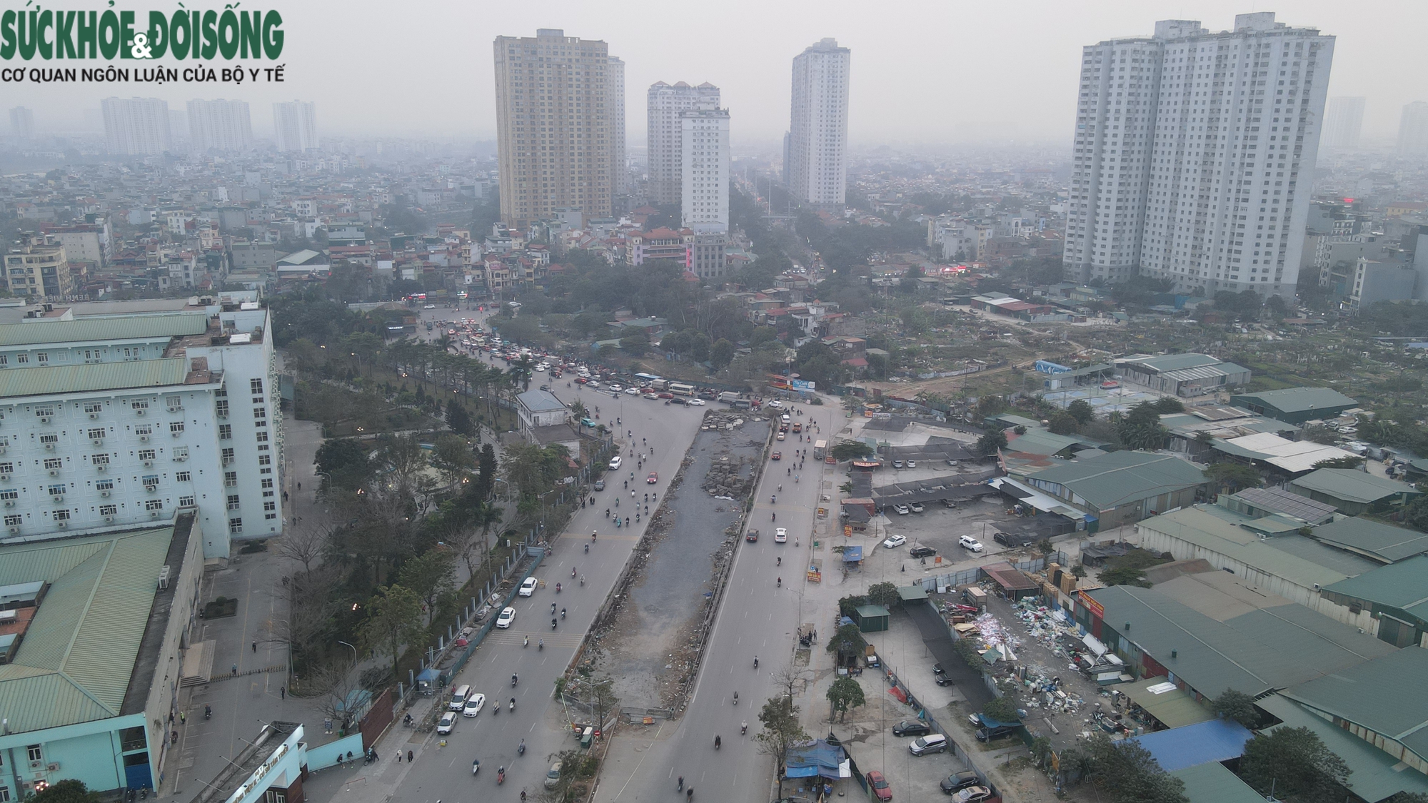 Hiện trạng cầu vượt bị bỏ dở nhiều năm mới được yêu cầu phải hoàn thành trong 2025- Ảnh 2.