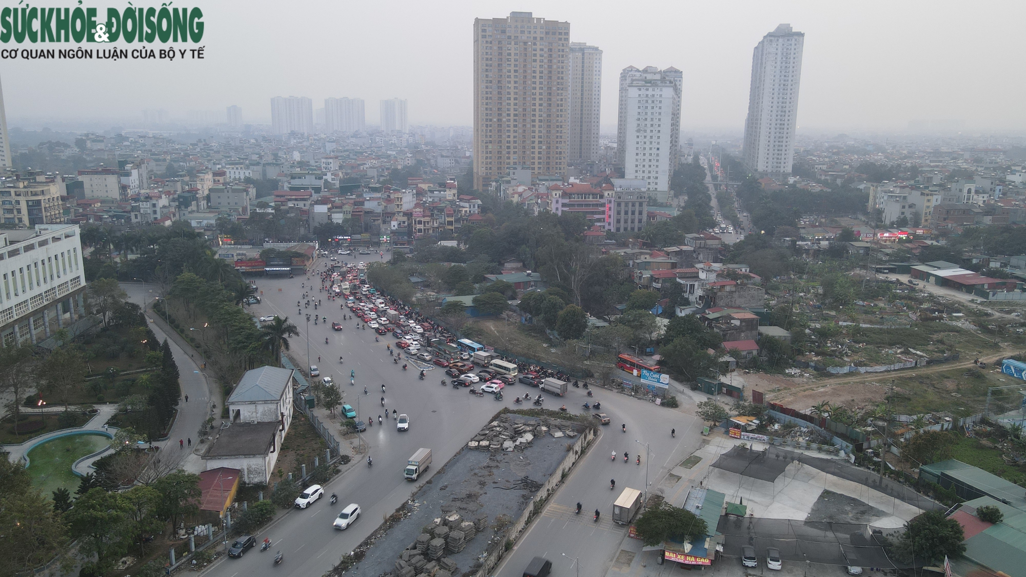 Hiện trạng cầu vượt bị bỏ dở nhiều năm mới được yêu cầu phải hoàn thành trong 2025- Ảnh 4.