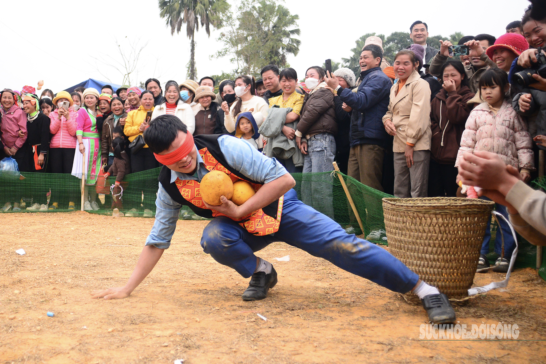 Lên Tuyên Quang xem bà con vùng cao chơi trò bịt mắt vồ bưởi- Ảnh 9.