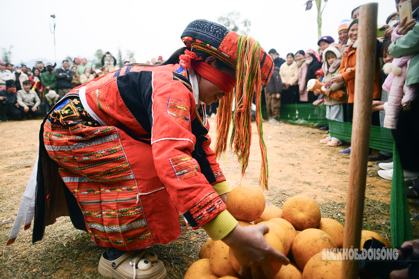 Lên Tuyên Quang xem bà con vùng cao chơi trò bịt mắt vồ bưởi- Ảnh 3.