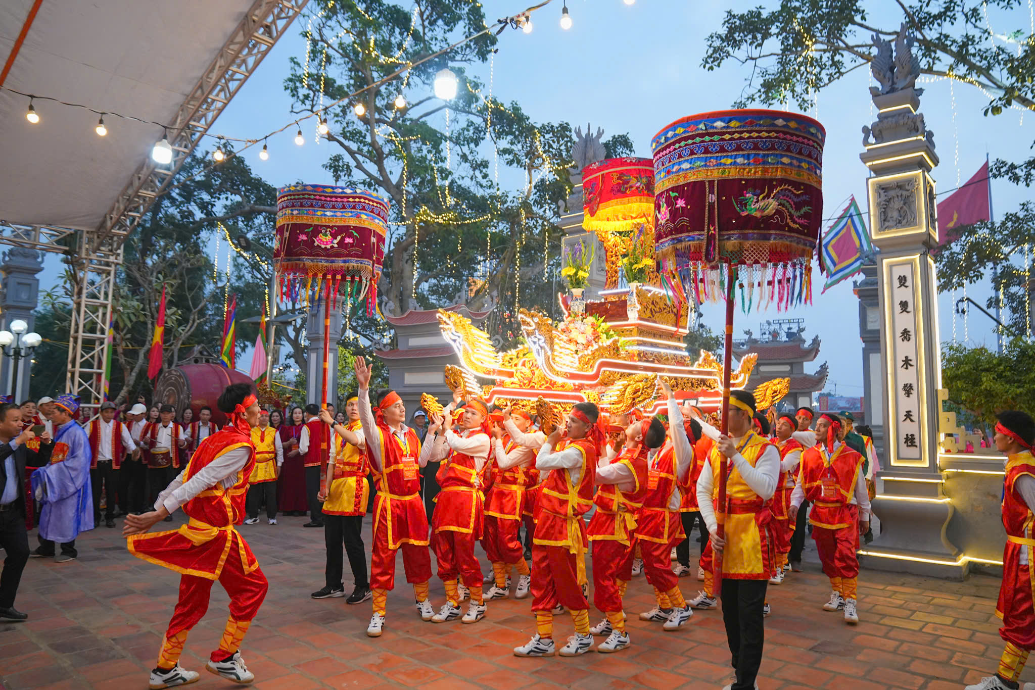 Những hình ảnh đặc biệt trong đêm hội Từ Lương Xâm - căn cứ bản doanh của Ngô Quyền năm 938- Ảnh 11.