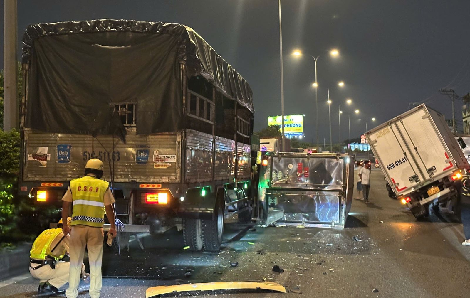 TP Hồ Chí Minh: Ô tô đâm liên hoàn trên đường Đỗ Mười, nhiều xe hư hỏng nặng- Ảnh 1.