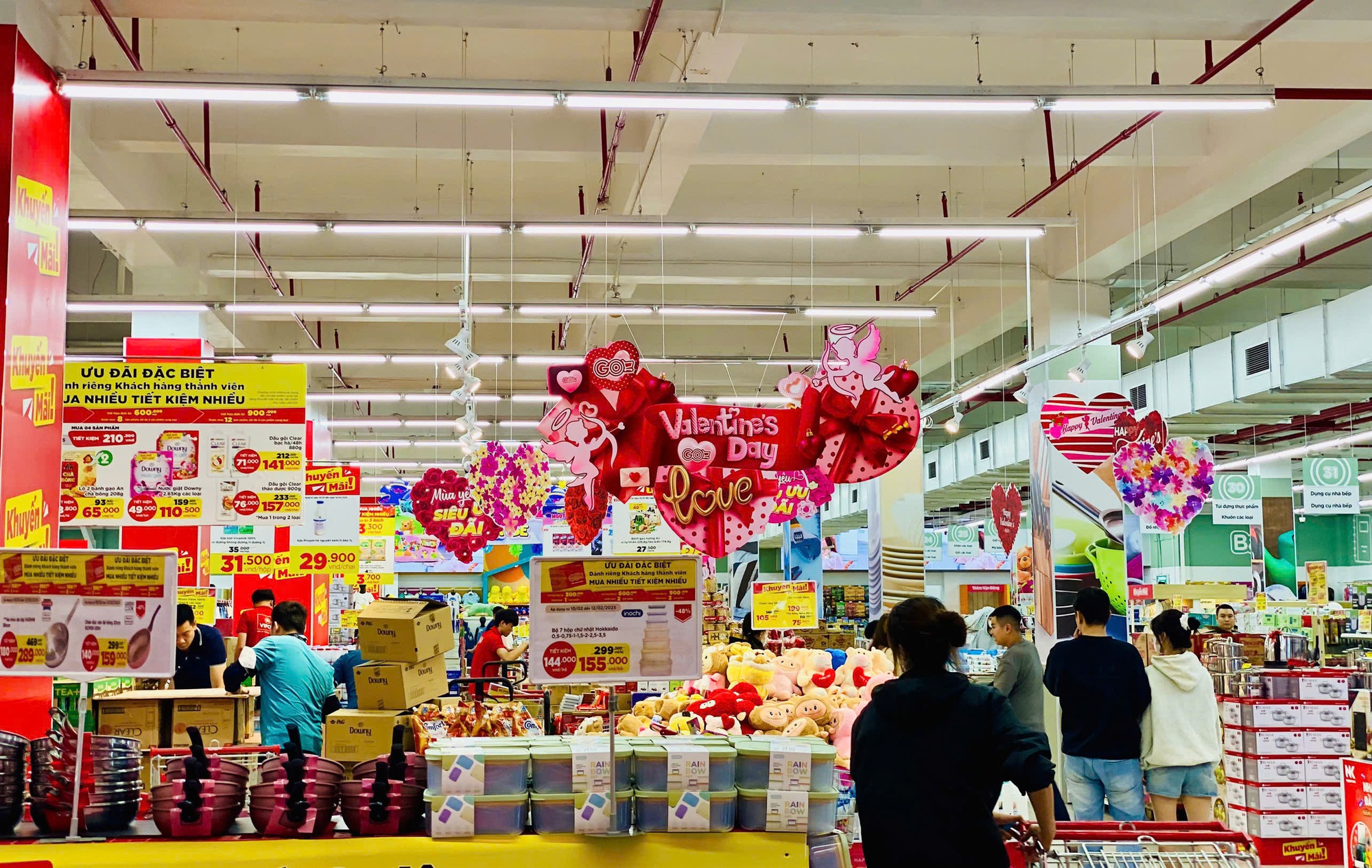 Những mặt hàng quà tặng nào đắt khách trong dịp lễ tình nhân Valentine 2025?- Ảnh 7.