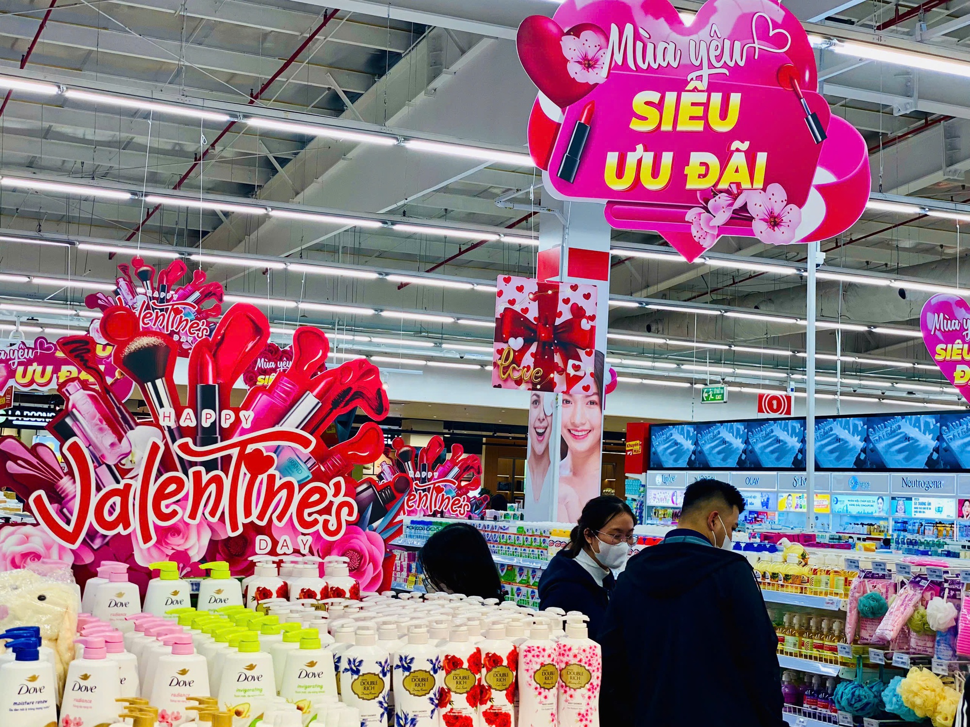 Những mặt hàng quà tặng nào đắt khách trong dịp lễ tình nhân Valentine 2025?- Ảnh 16.