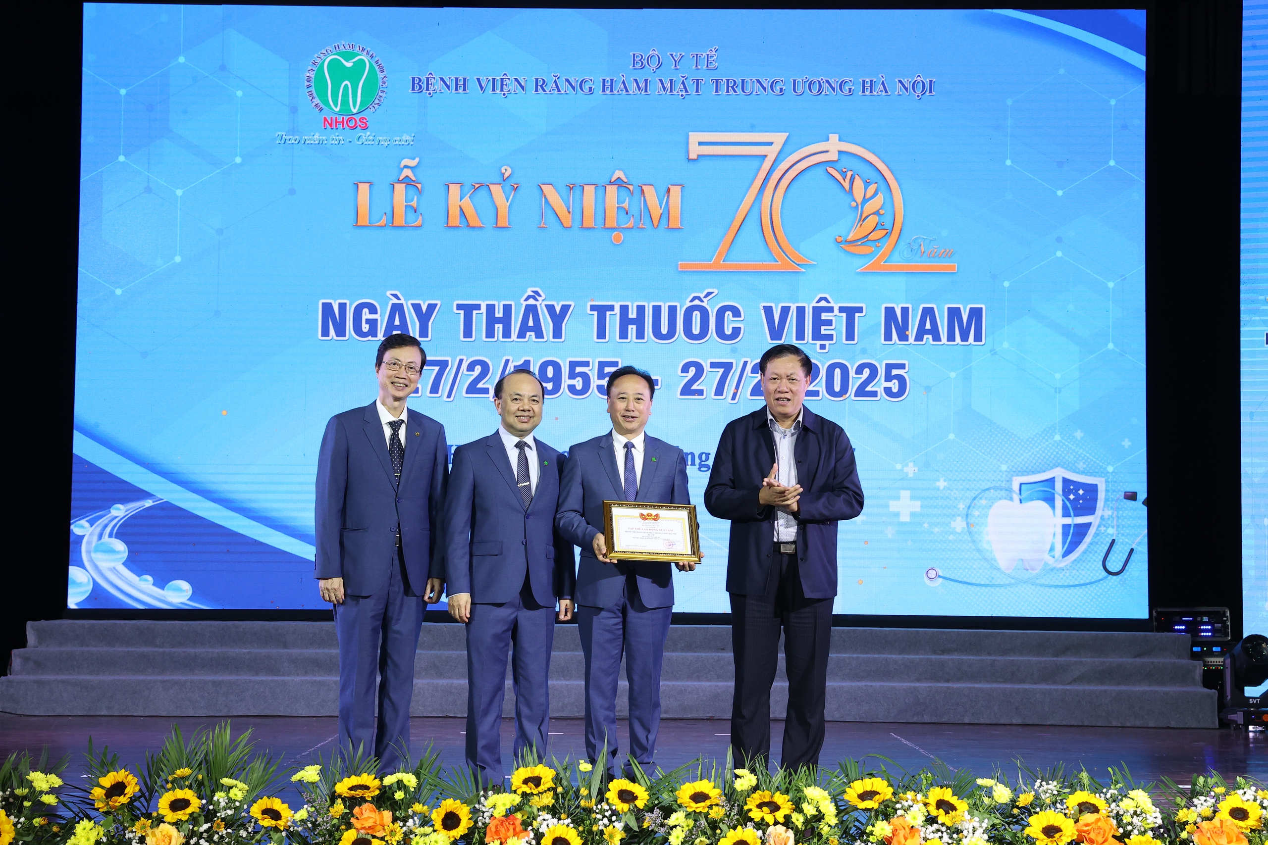 Phát triển nhiều chuyên khoa sâu về răng hàm mặt, thu hút người nước ngoài, Việt kiều đến khám chữa bệnh- Ảnh 3.