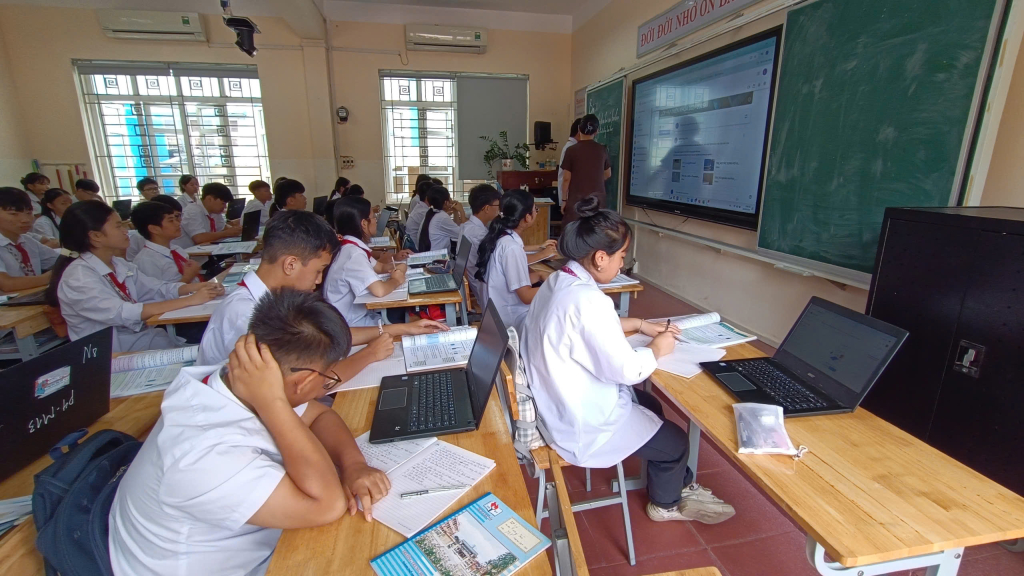 Quảng Ninh chỉ đạo công tác tuyển sinh và quản lý dạy thêm, học thêm trên địa bàn- Ảnh 1.