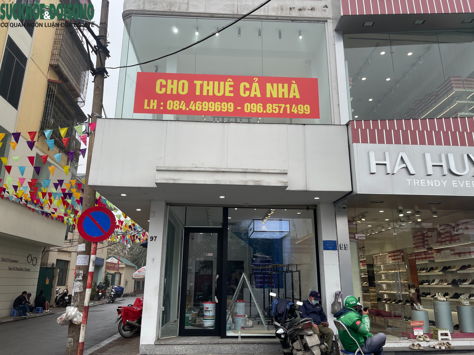 Nhiều mặt bằng kinh doanh trên 'đất vàng' Hà Nội treo biển cho thuê- Ảnh 2.