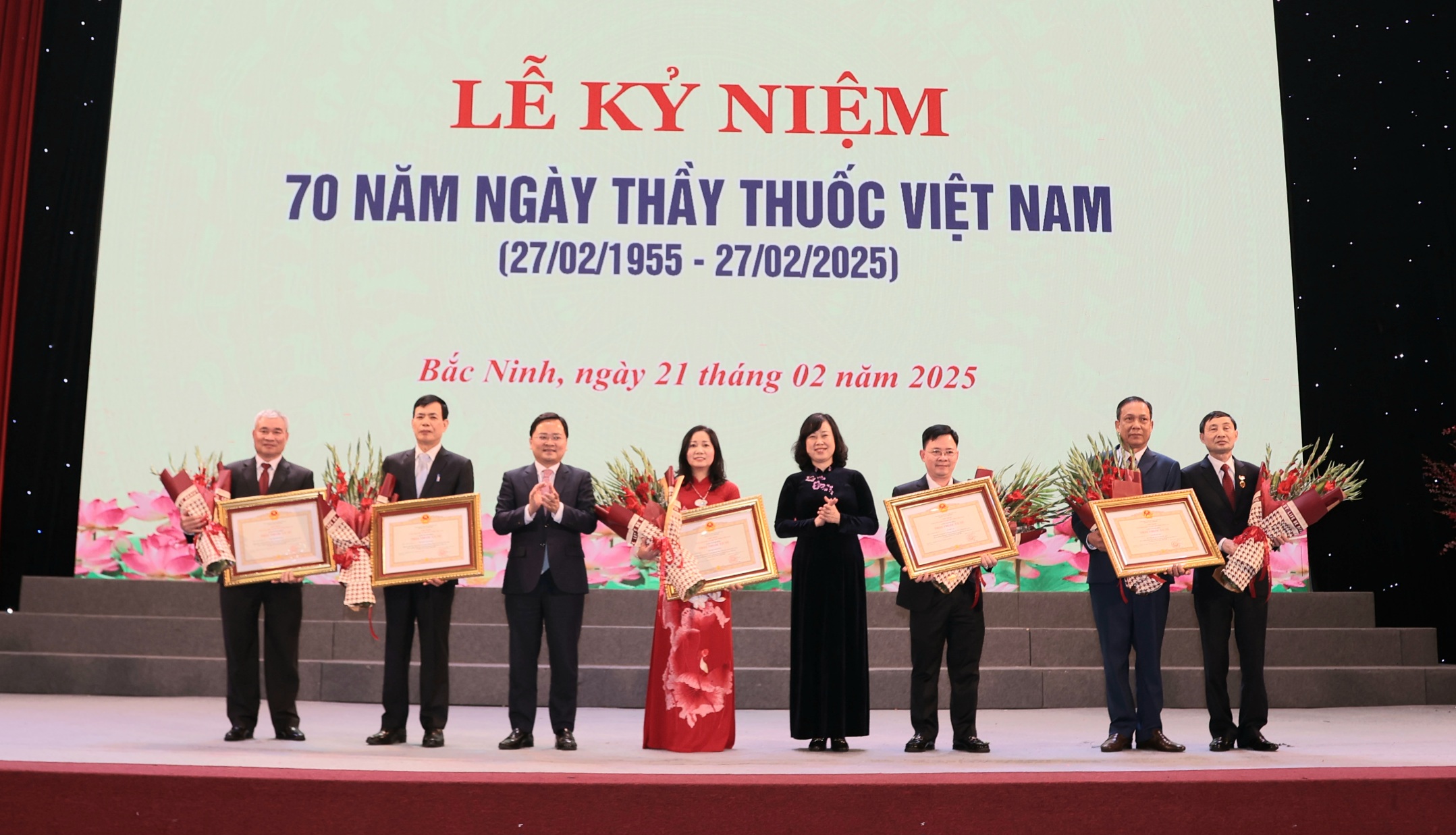 Bộ trưởng Đào Hồng Lan: Y tế Bắc Ninh đẩy mạnh phát triển kỹ thuật cao, nâng chất lượng khám chữa bệnh cho nhân dân- Ảnh 5.