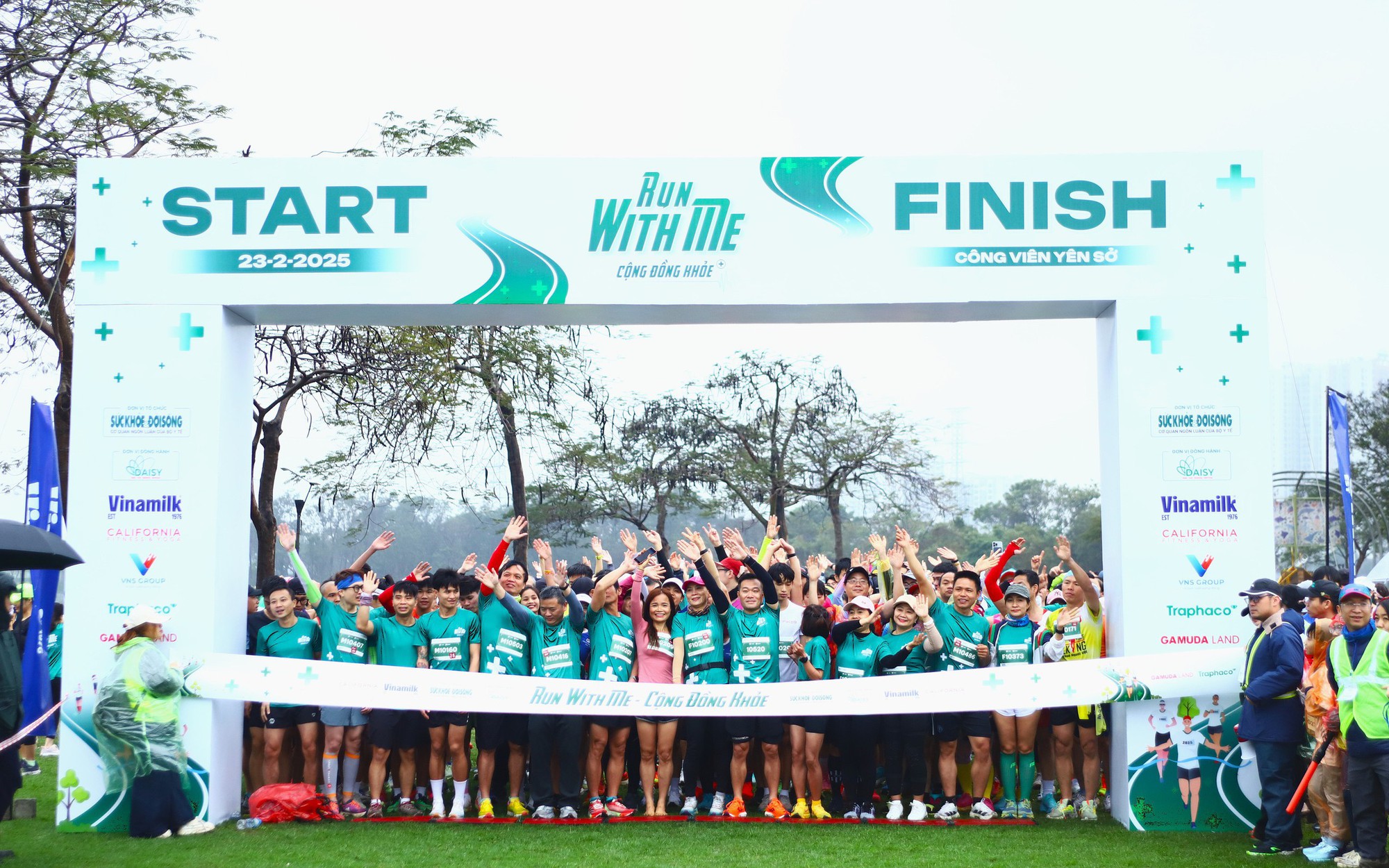 Toàn cảnh RACE DAY giải chạy "Run With Me – Cộng Đồng Khỏe"