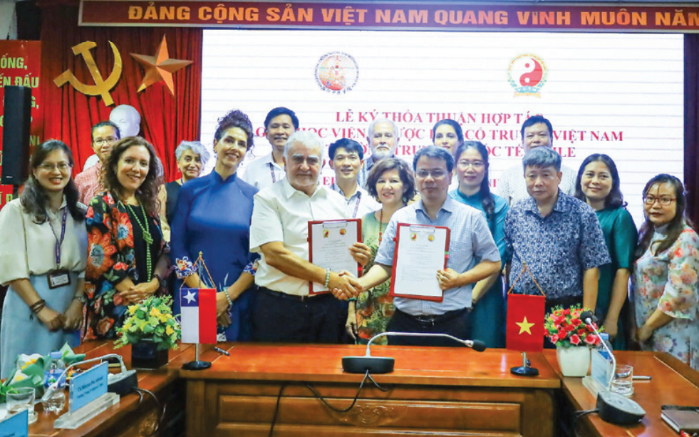 Phát triển nguồn nhân lực chất lượng cao y học cổ truyền gắn với nhu cầu thực tiễn và hội nhập quốc tế
