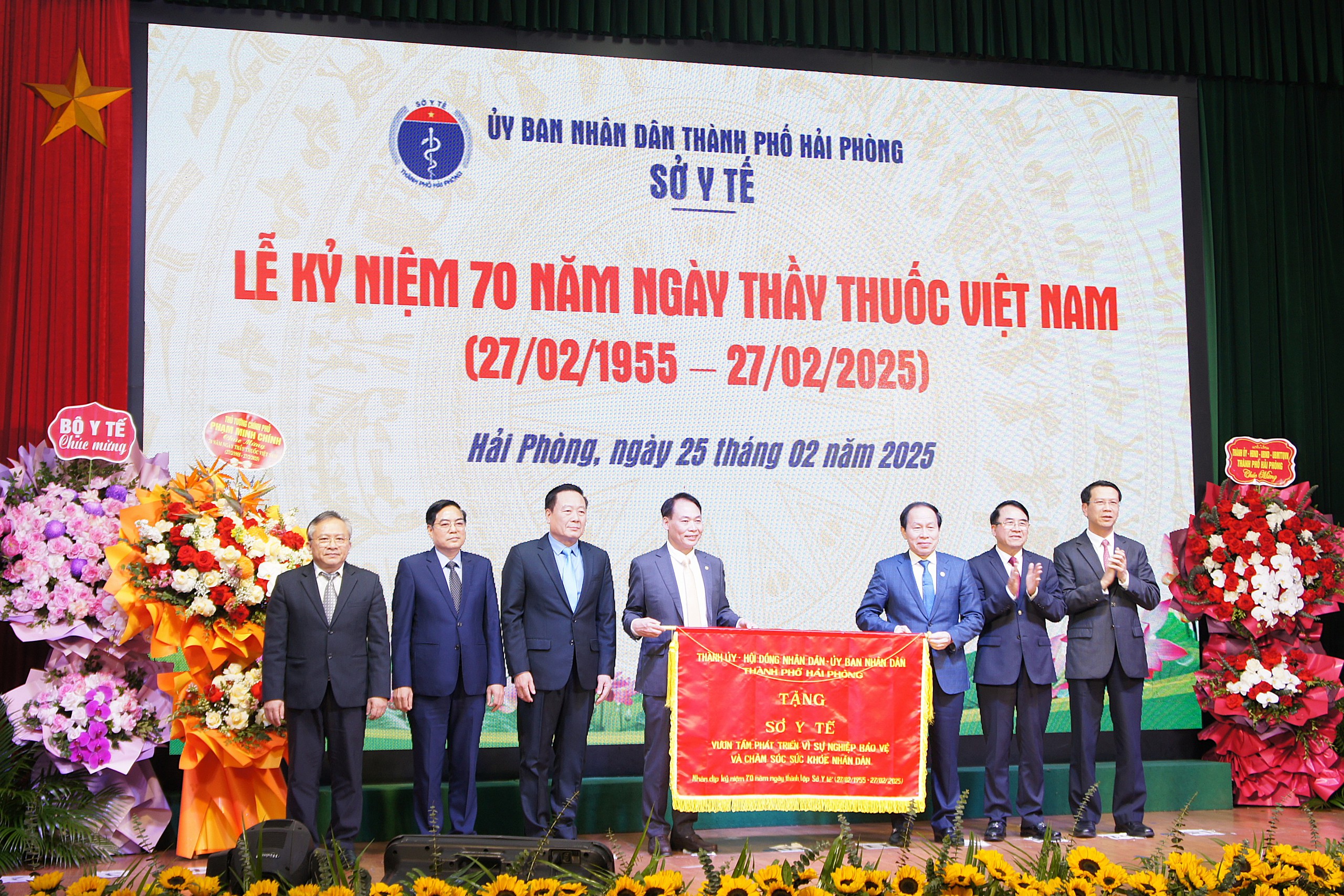 Kỷ niệm 70 năm Ngày Thầy thuốc Việt Nam: Mạng lưới y tế Hải Phòng vượt bậc cả về số lượng và chất lượng- Ảnh 4.