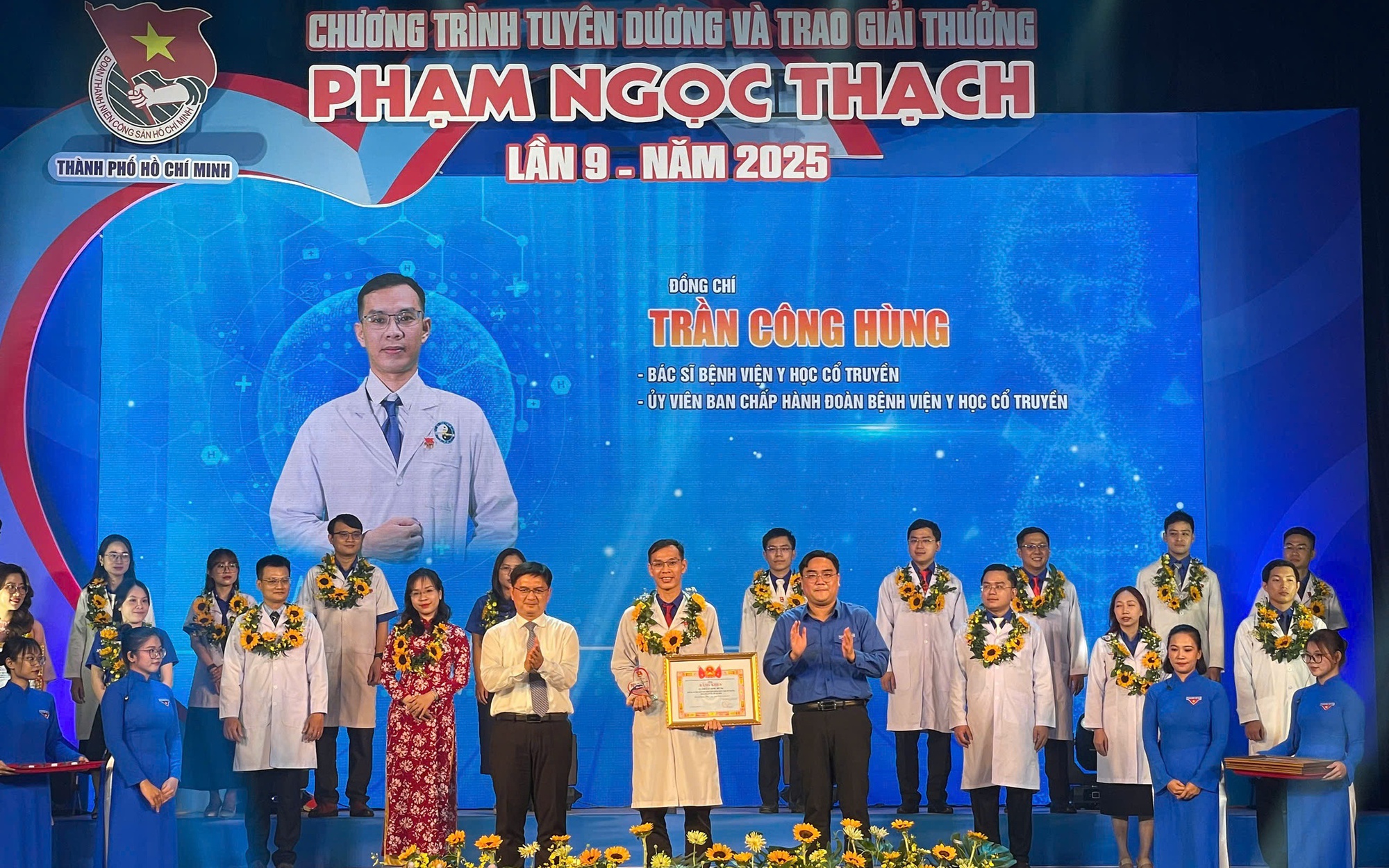 Tôn vinh 73 thầy thuốc trẻ tiêu biểu của TPHCM