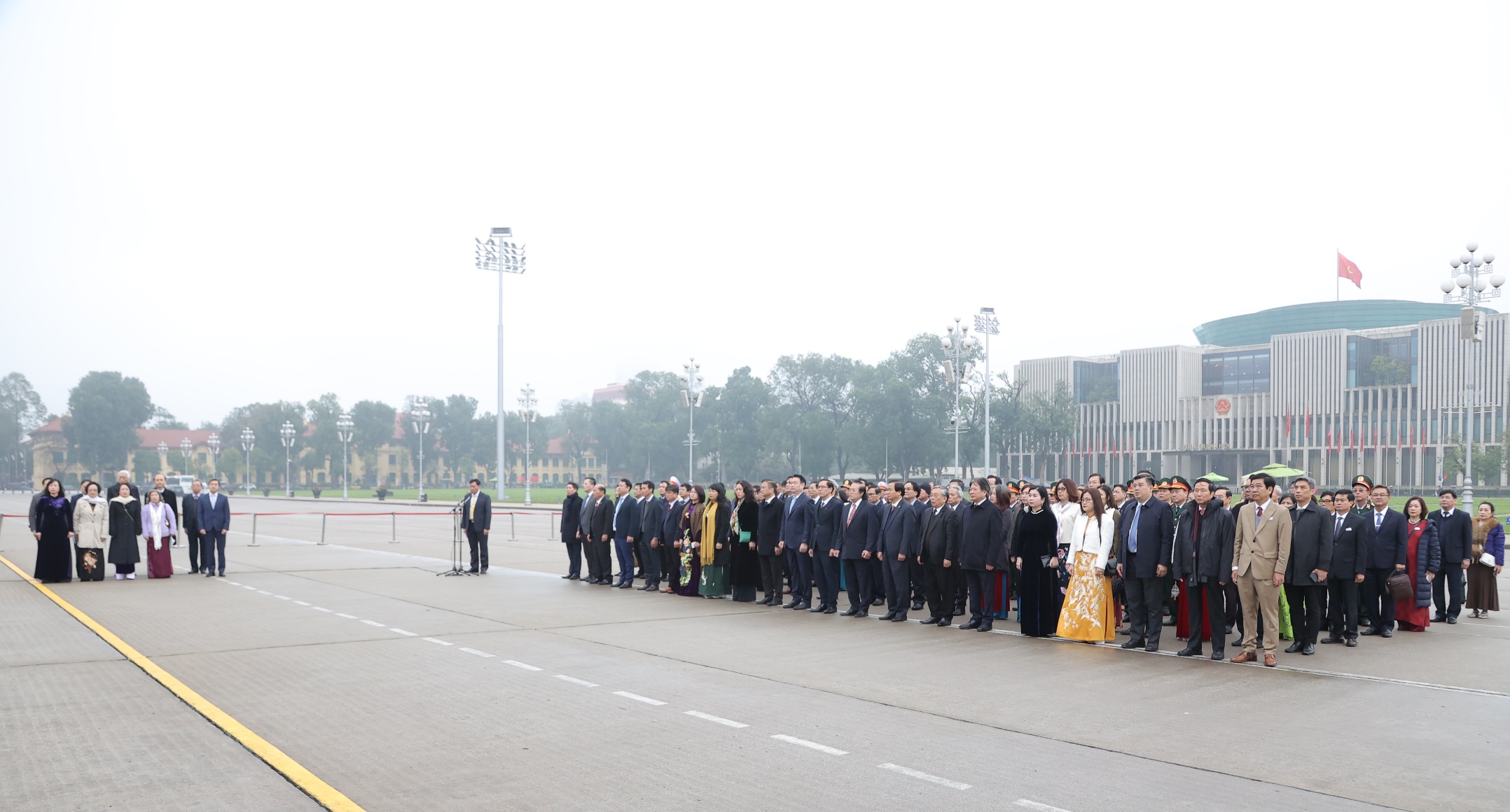 Kỷ niệm 70 năm Ngày Thầy thuốc Việt Nam: Đoàn Đại biểu Bộ Y tế báo công dâng Bác- Ảnh 4.