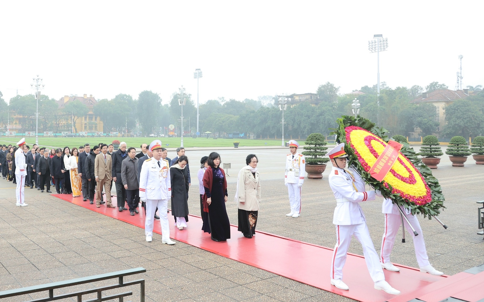 Kỷ niệm 70 năm Ngày Thầy thuốc Việt Nam: Đoàn Đại biểu Bộ Y tế báo công dâng Bác