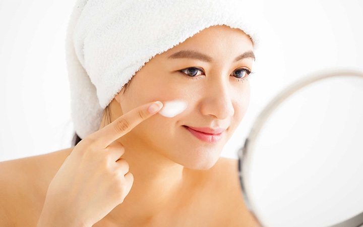 Tràn lan mỹ phẩm dỏm, bạn có nên pha cho mình hũ kem dưỡng thể tại nhà?- Ảnh 2. Cách chọn kem dưỡng tốt nhất cho da dầu