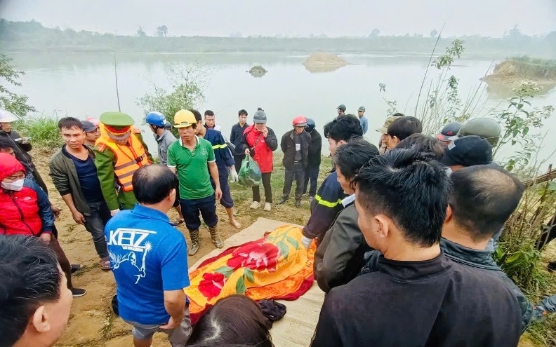 Tìm thấy thi thể 1 học sinh mất tích trên sông Chu