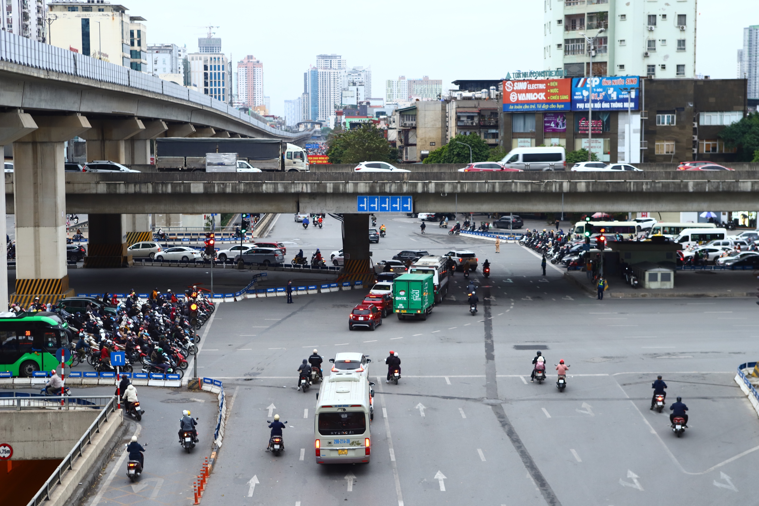 Bất ngờ hình ảnh giao thông Hà Nội sau nghỉ Tết- Ảnh 3.