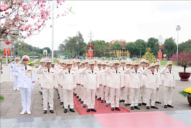 Lãnh đạo Đảng, Nhà nước vào Lăng viếng Chủ tịch Hồ Chí Minh   - Ảnh 5.