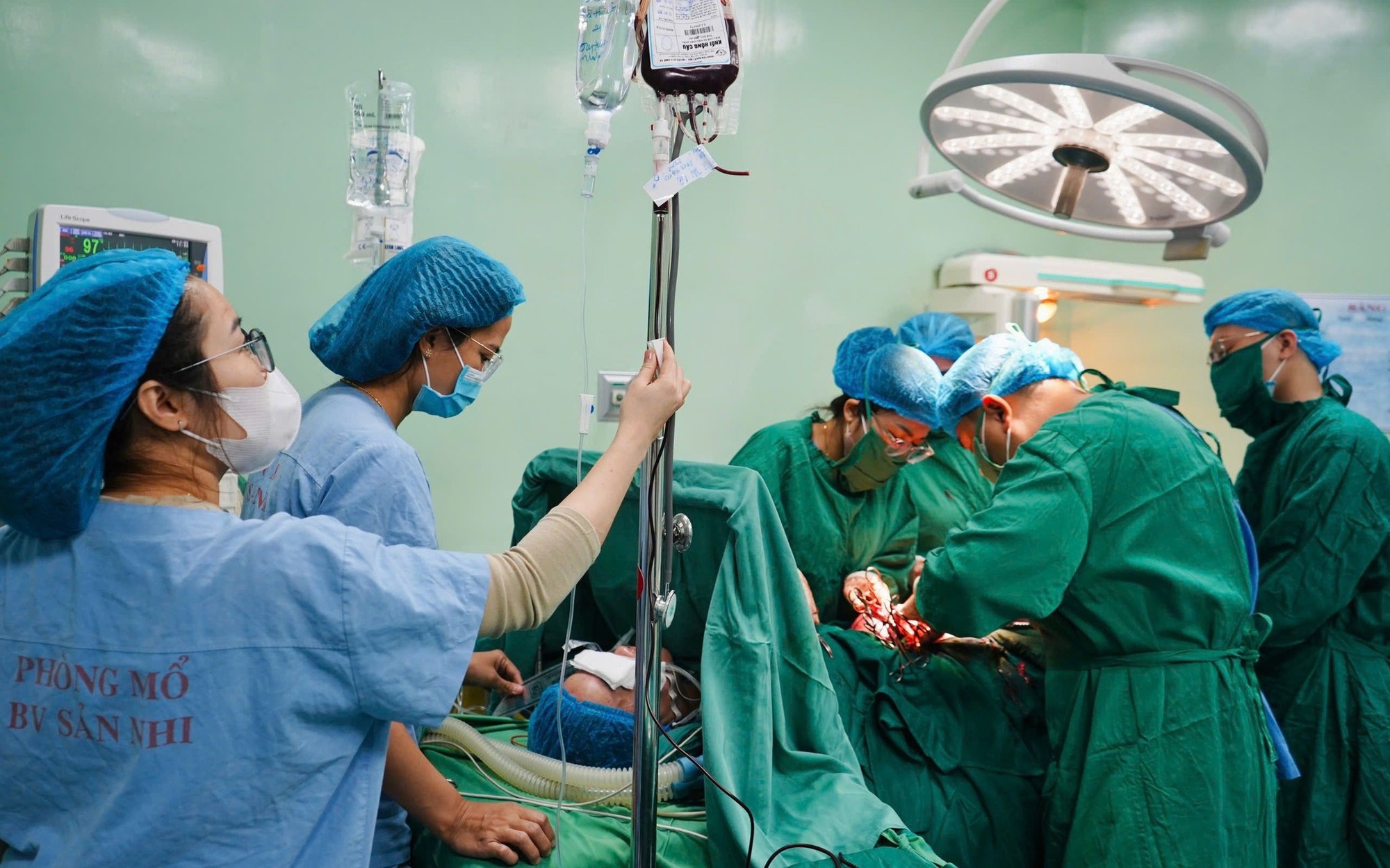 Bệnh viện Đa khoa tỉnh Quảng Trị nói gì về sự cố tổn thương vết mổ sau phẫu thuật nội soi?- Ảnh 4.