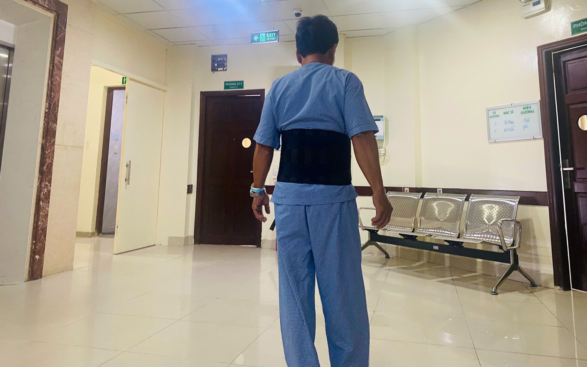 Người đàn ông tiểu đường hoại tử chân vì sưởi ấm bằng máy sấy tóc- Ảnh 3.