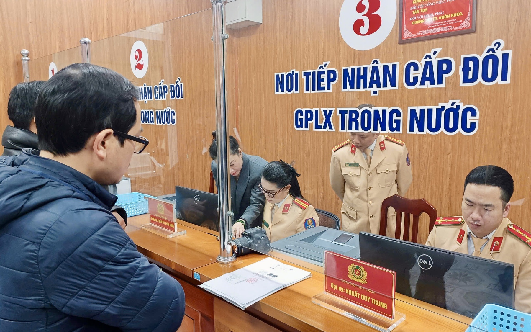 Ngày đầu Công an Hà Nội thực hiện sát hạch, cấp giấy phép lái xe