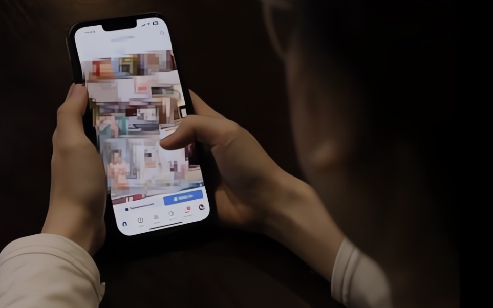 Cháu bé 13 tuổi bị "khủng bố" khi vay tiền bằng clip khiêu dâm