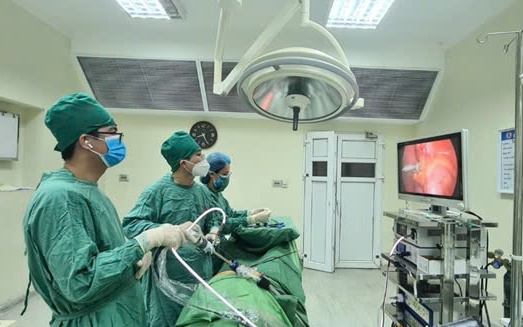 Điều trị ung thư trực tràng thấp không cần hậu môn nhân tạo 