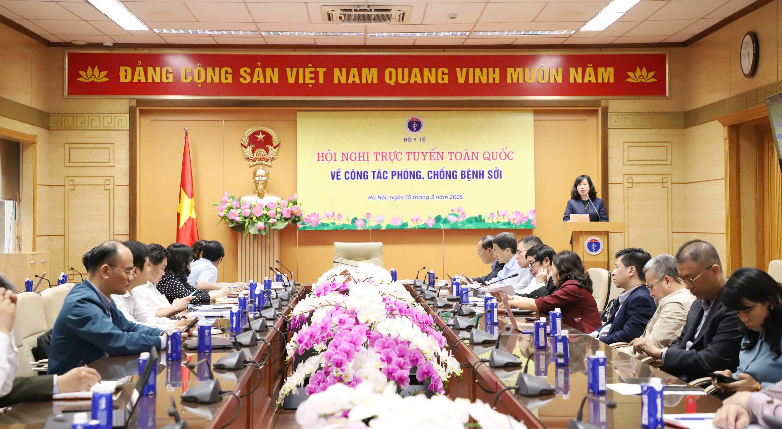 Trước nguy cơ tăng ca mắc sởi, Bộ trưởng Bộ Y tế yêu cầu phải đẩy nhanh chiến dịch tiêm vaccine phòng sởi- Ảnh 3.