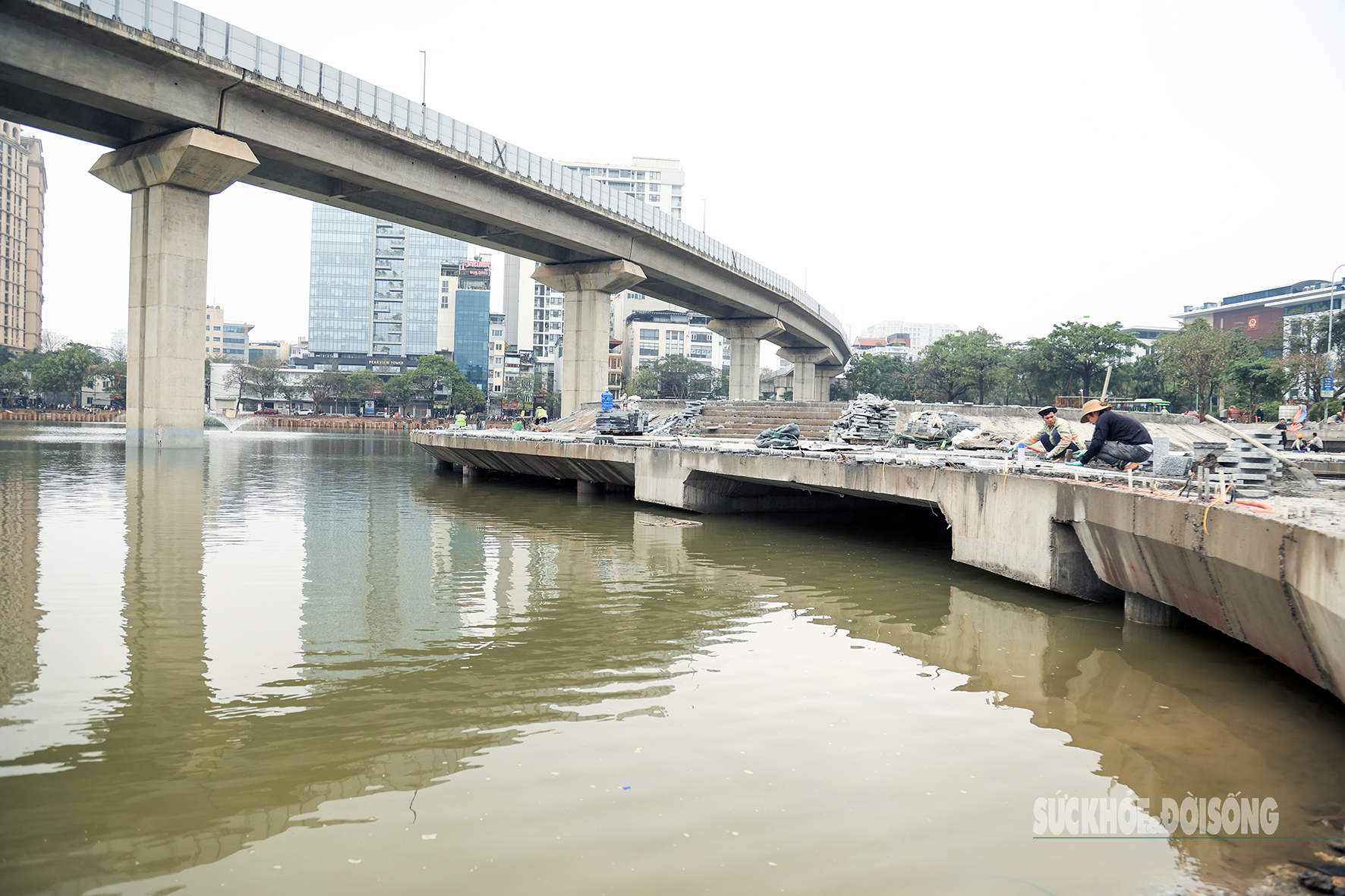 Lộ diện sân khấu nổi 'độc nhất' trên hồ Hoàng Cầu- Ảnh 10.