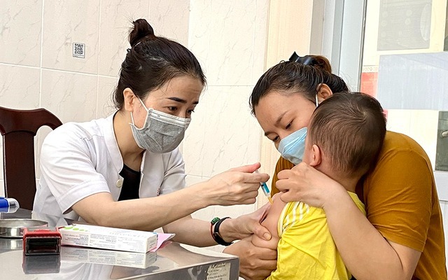 Thủ tướng yêu cầu triển khai chiến dịch tiêm vaccine phòng, chống bệnh sởi toàn quốc trong tháng 3