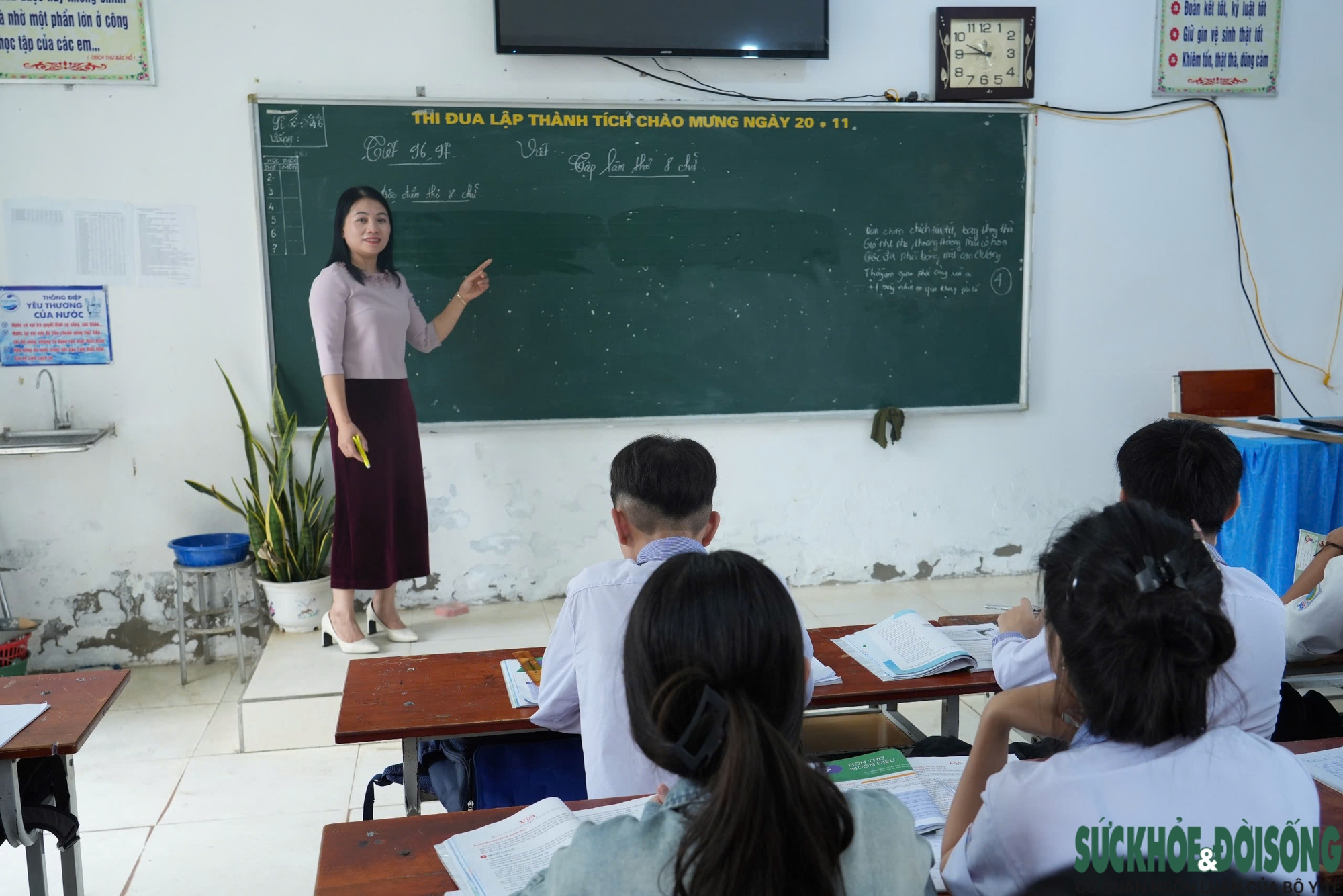 Những lớp học không tiếng trống tan trường, thầy cô dạy thêm miễn phí- Ảnh 1.