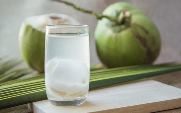 7 lợi ích của việc uống nước dừa tươi vào buổi sáng