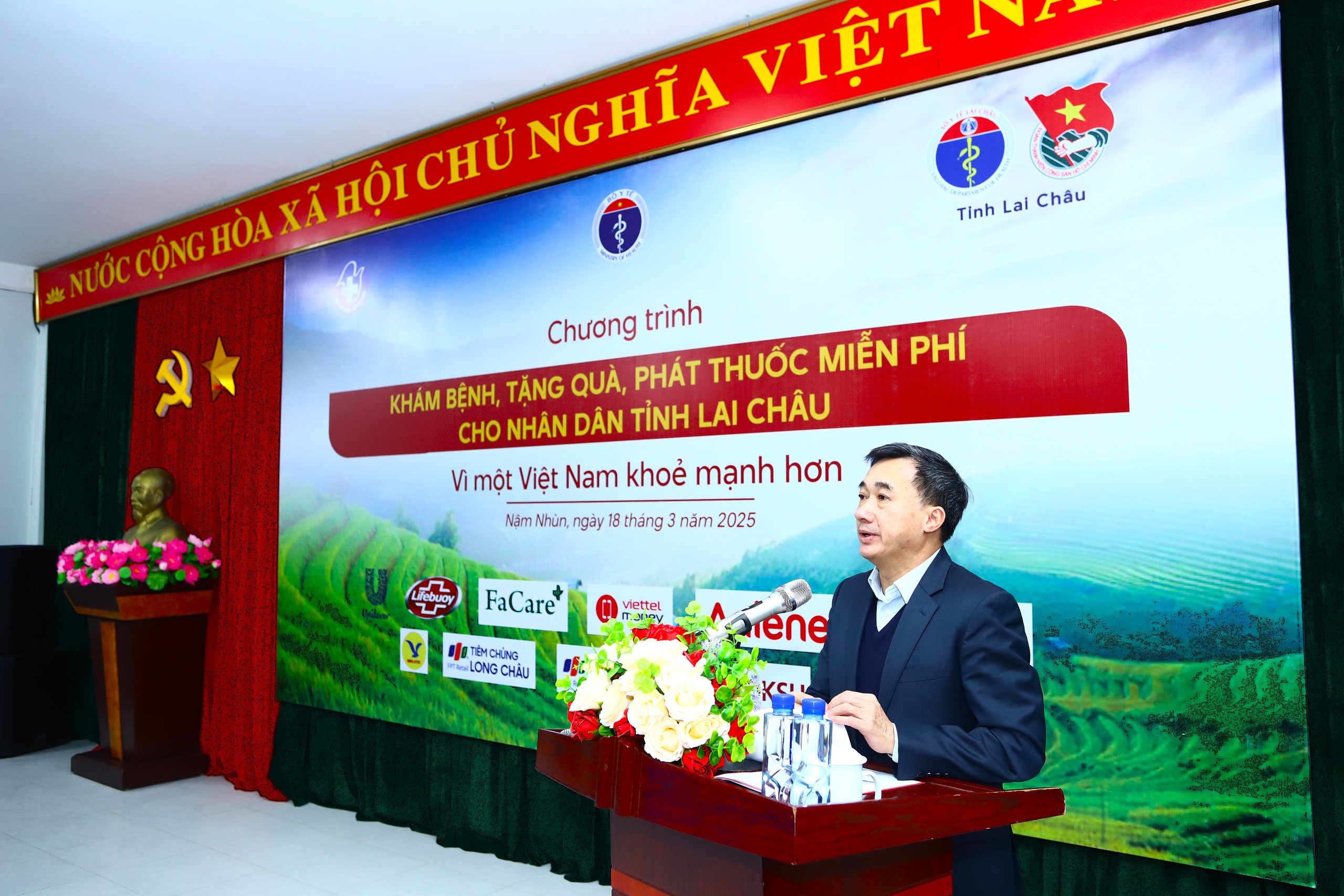 Thứ trưởng Trần Văn Thuấn: Thầy thuốc trẻ góp phần quan trọng đưa dịch vụ chăm sóc sức khoẻ thiết yếu đến gần dân hơn- Ảnh 1.