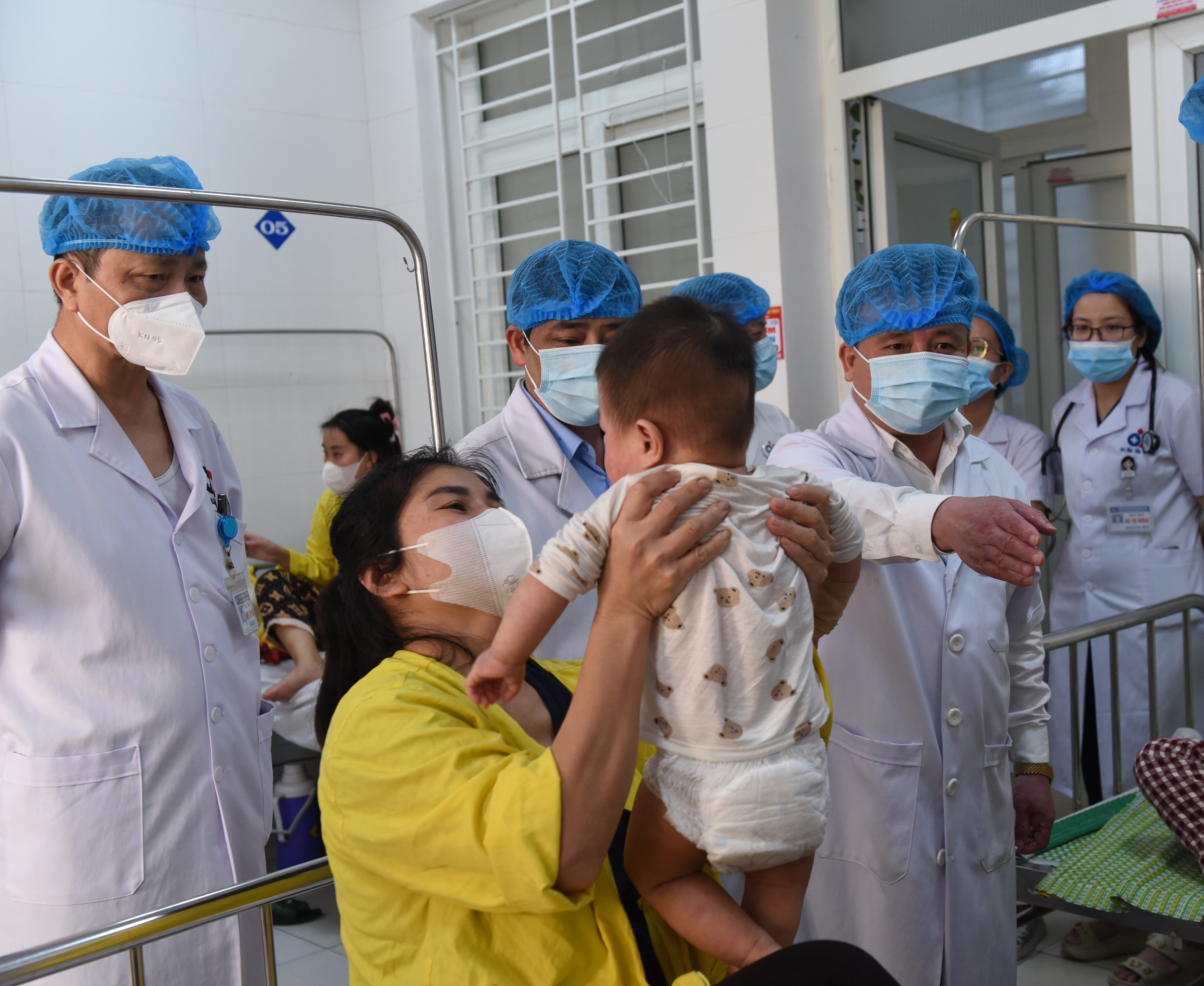 Đội đáp ứng nhanh Nghệ An sẵn sàng hỗ trợ các huyện, thị phòng chống sởi- Ảnh 4.