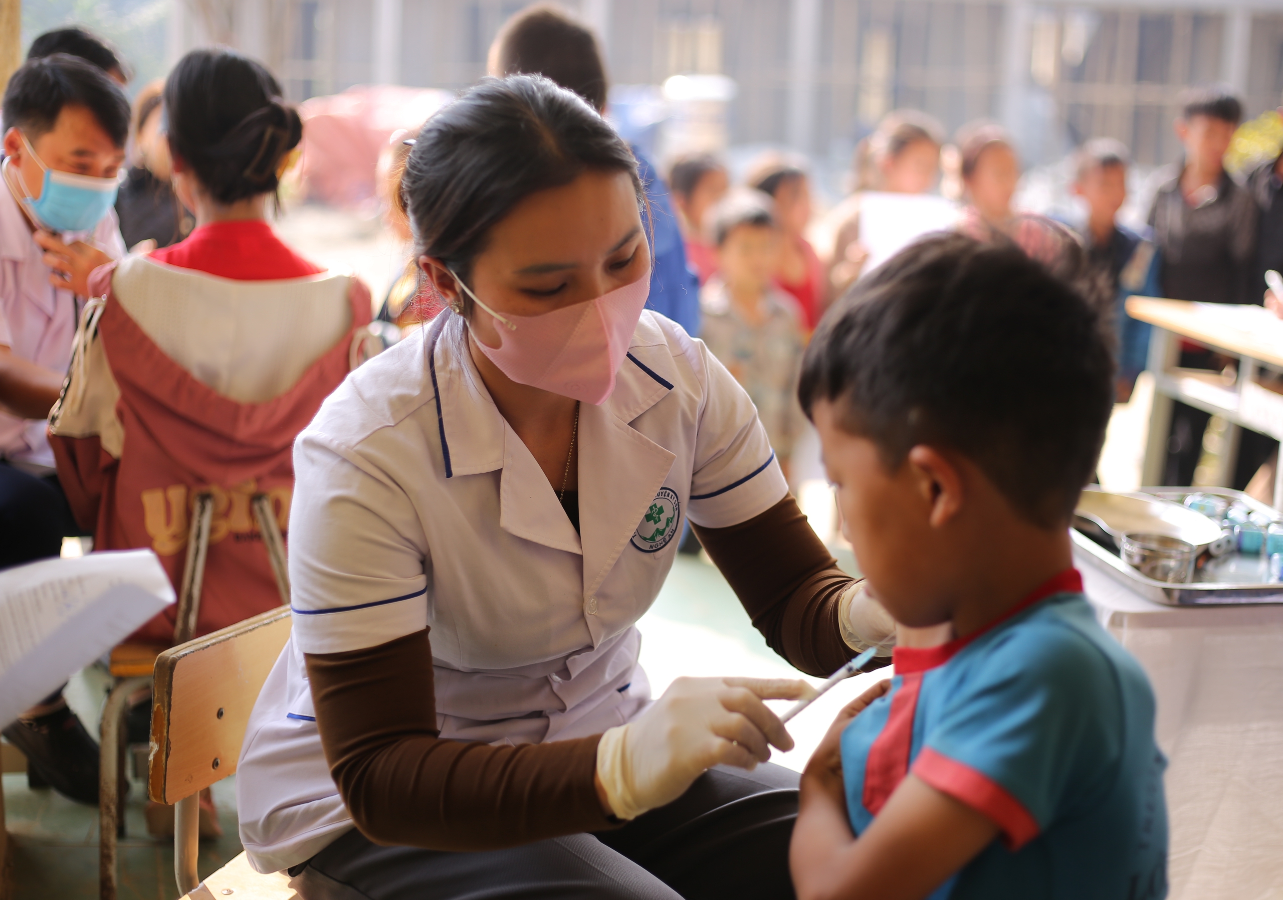 Đội đáp ứng nhanh Nghệ An sẵn sàng hỗ trợ các huyện, thị phòng chống sởi- Ảnh 3.