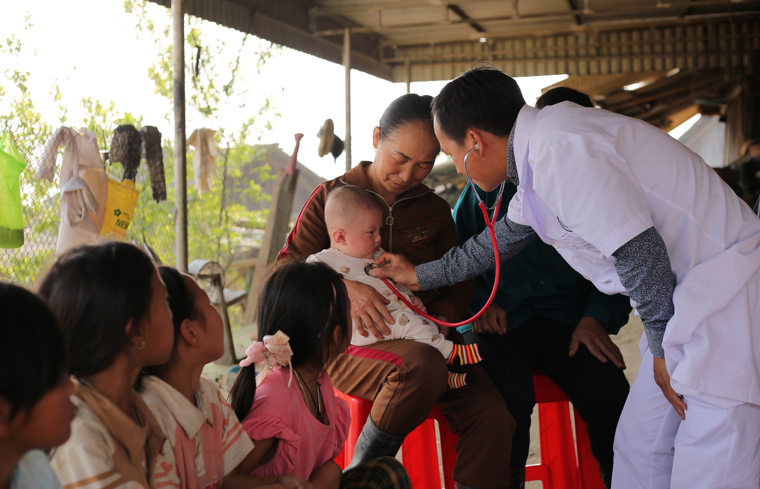 Đội đáp ứng nhanh Nghệ An sẵn sàng hỗ trợ các huyện, thị phòng chống sởi- Ảnh 6.