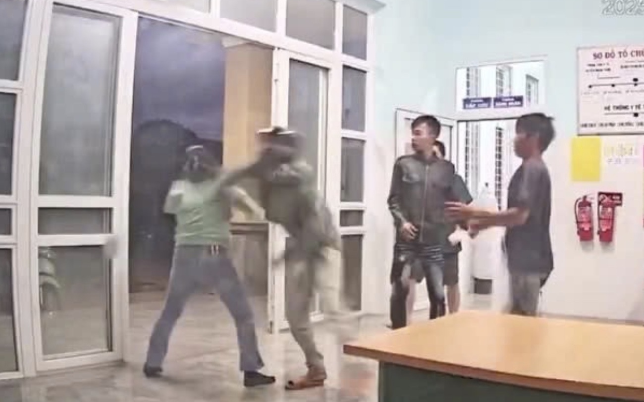 Tình huống pháp lý nhân viên y tế bị nhóm bệnh nhân đánh tại Trạm Y tế