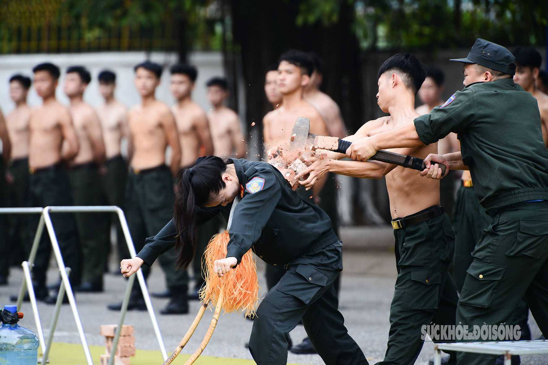 Nữ cảnh sát đặc nhiệm - những 'bông hoa thép' trên thao trường- Ảnh 12.