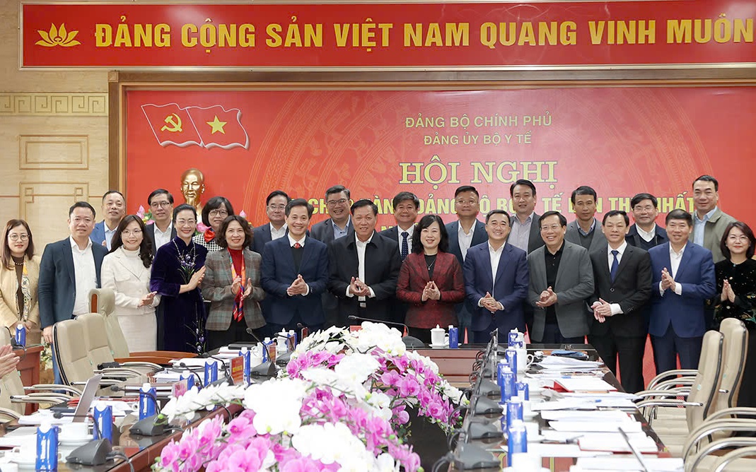 Tạo sự chuyển biến mạnh mẽ, đồng bộ trong hành động của toàn hệ thống chính trị ngành Y tế- Ảnh 10.